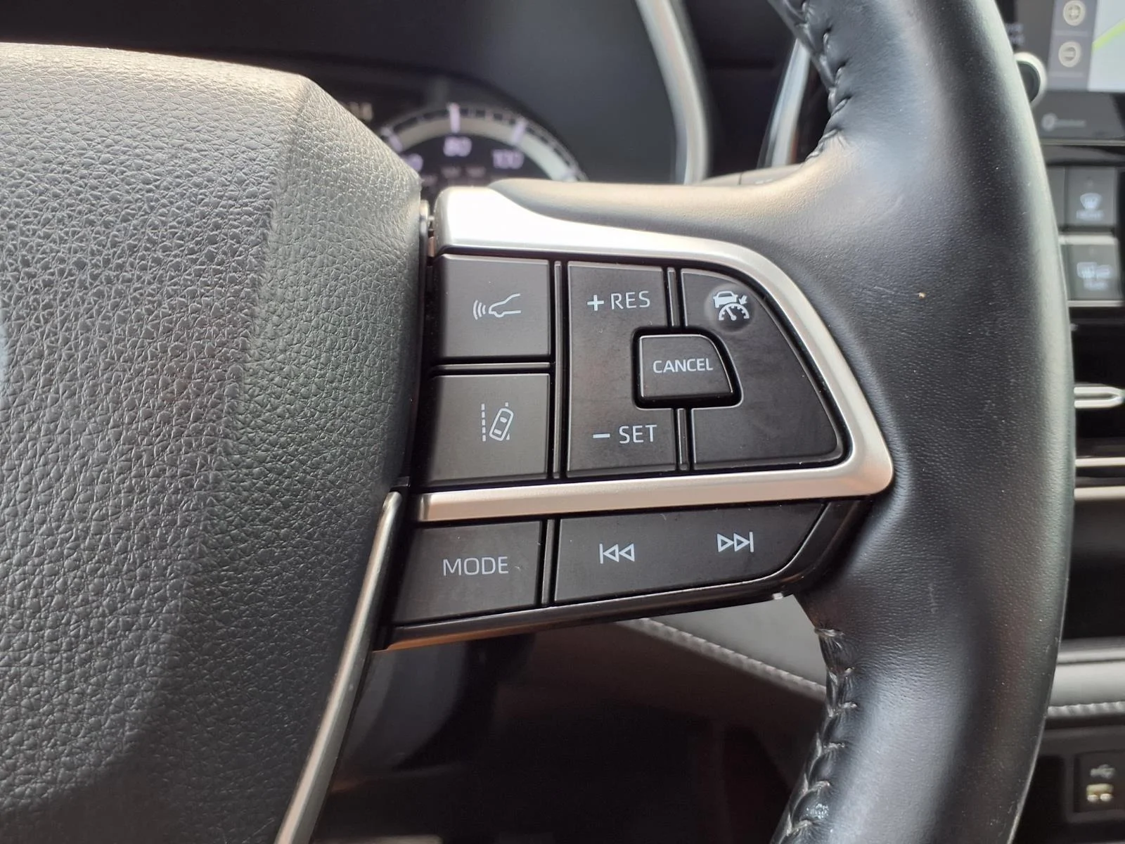Used 2022 Celestial Silver Metallic Toyota XLE image 18