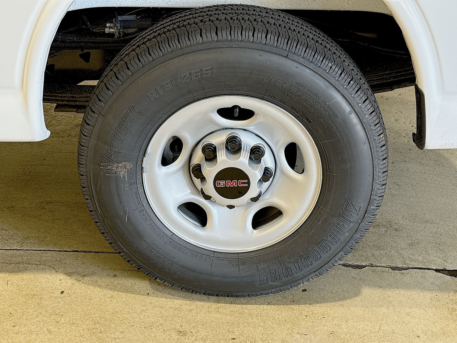 2025 GMC Savana Cargo Work Van - Photo 28