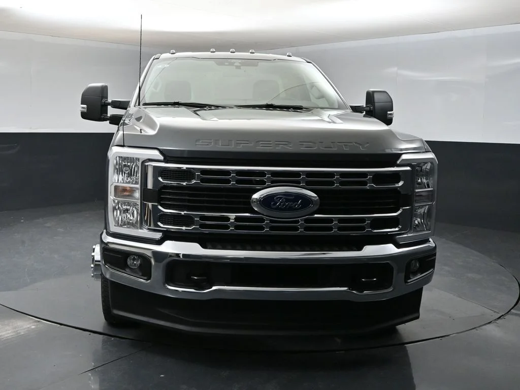 2026 Ford F-350 Super Duty Chassis Cab XLT - Photo 8