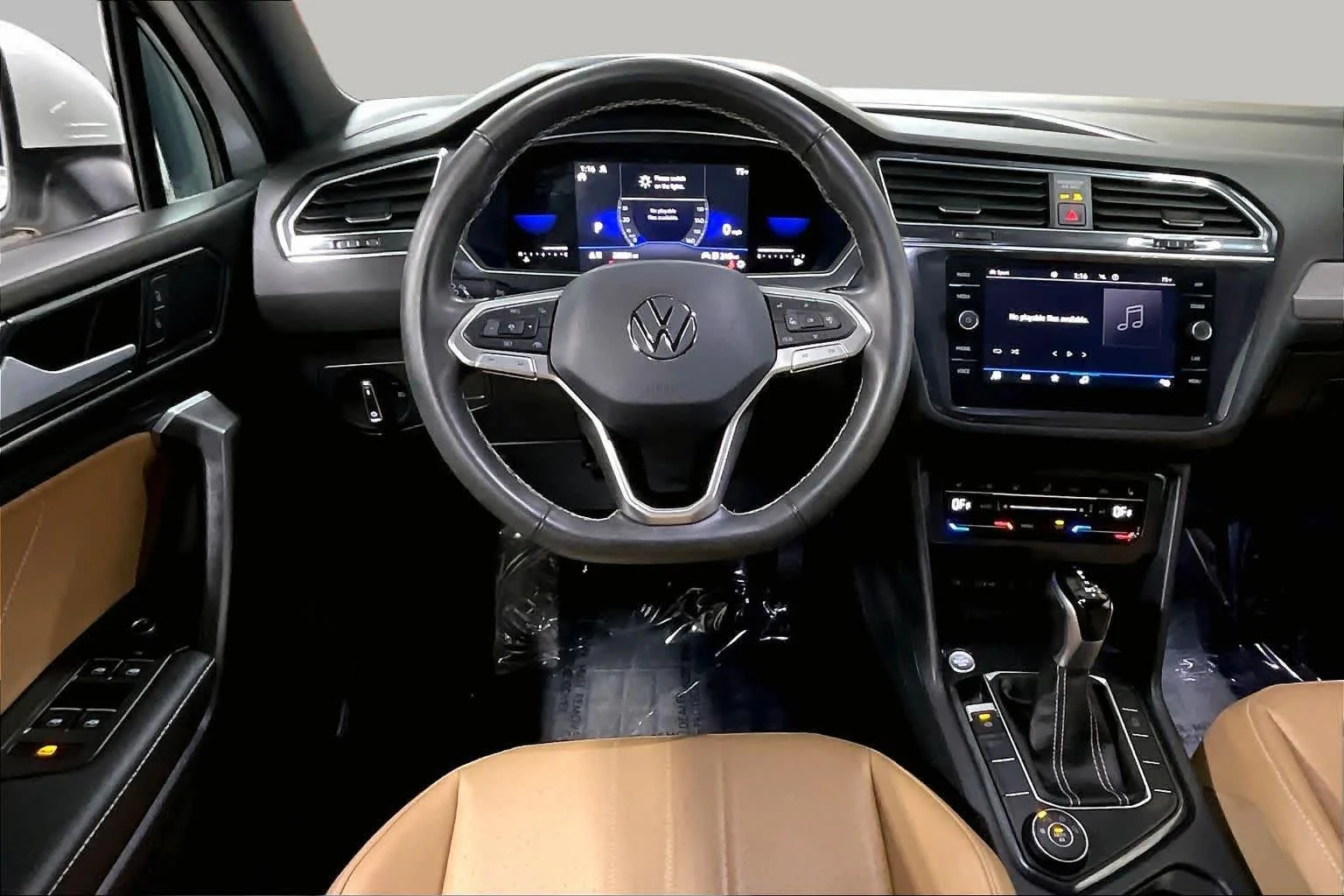 Used 2022 Pure White Volkswagen SE image 6