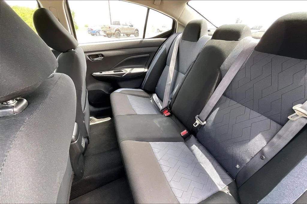 Used 2025 Silver Nissan 1.6 SV image 19