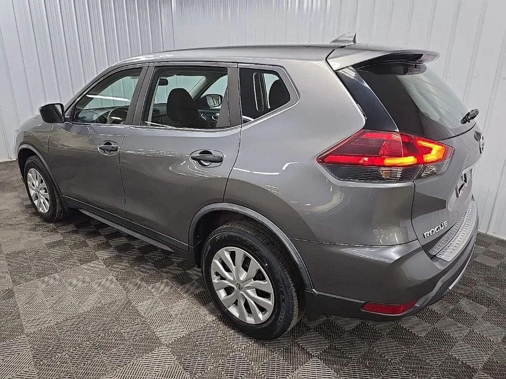 Used 2018 Gray Nissan S image 9