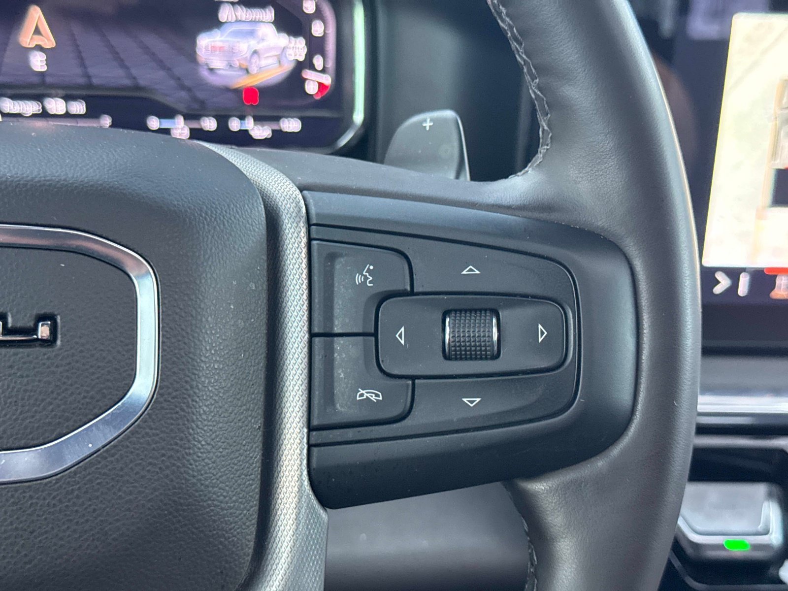 Used 2025 Onyx Black GMC Denali image 32
