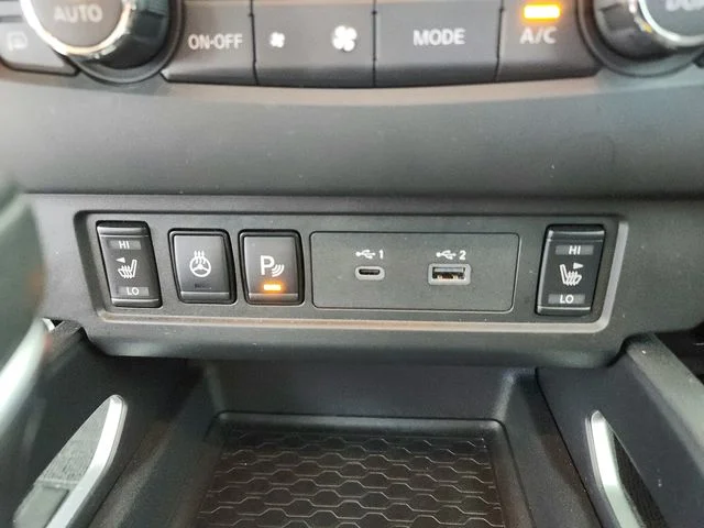 Used 2025 White Nissan SV image 32