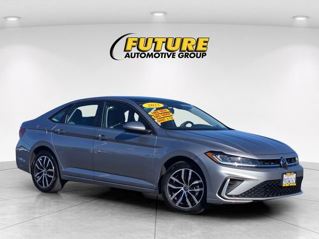 Used 2025 Silver Volkswagen 1.5T SE image 1