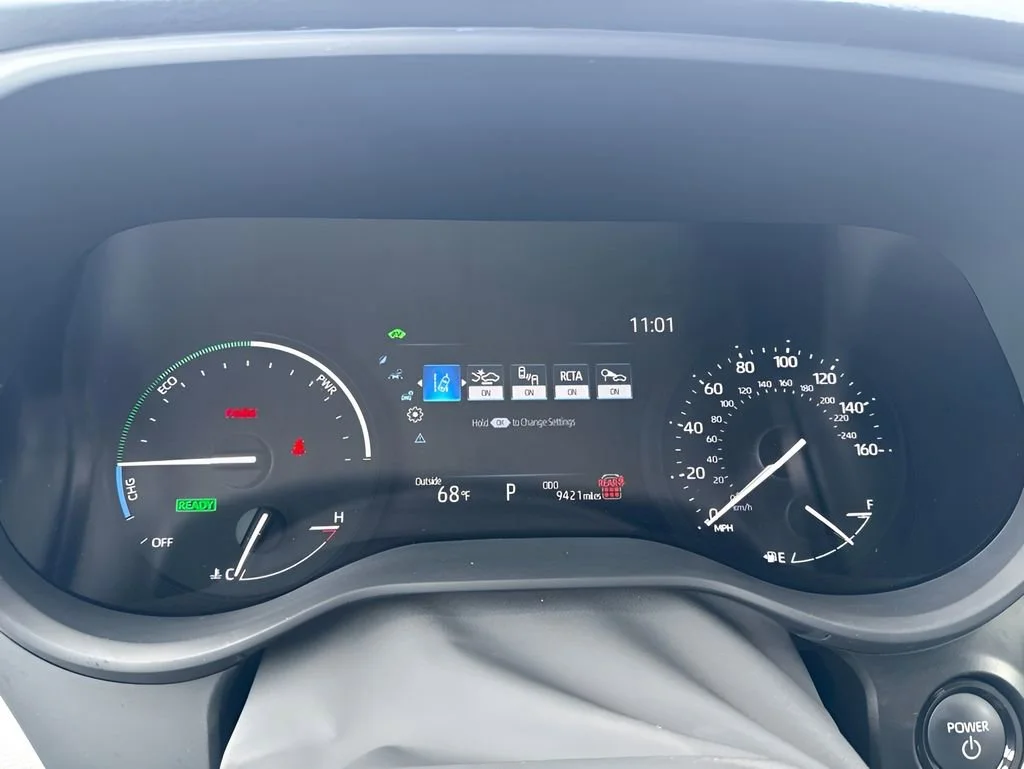 Used 2025 Ice Cap Toyota LE image 25