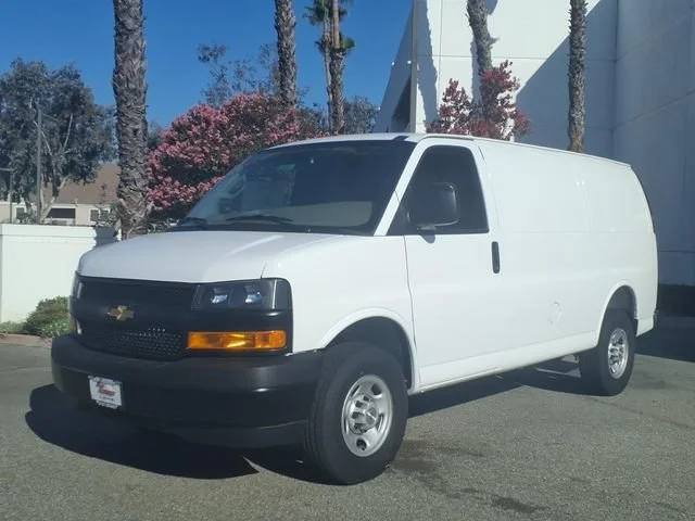 New 2026 Summit White Chevrolet WT image 21