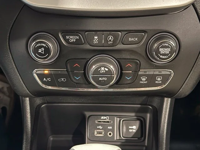 Used 2015 Beige Jeep Limited image 27