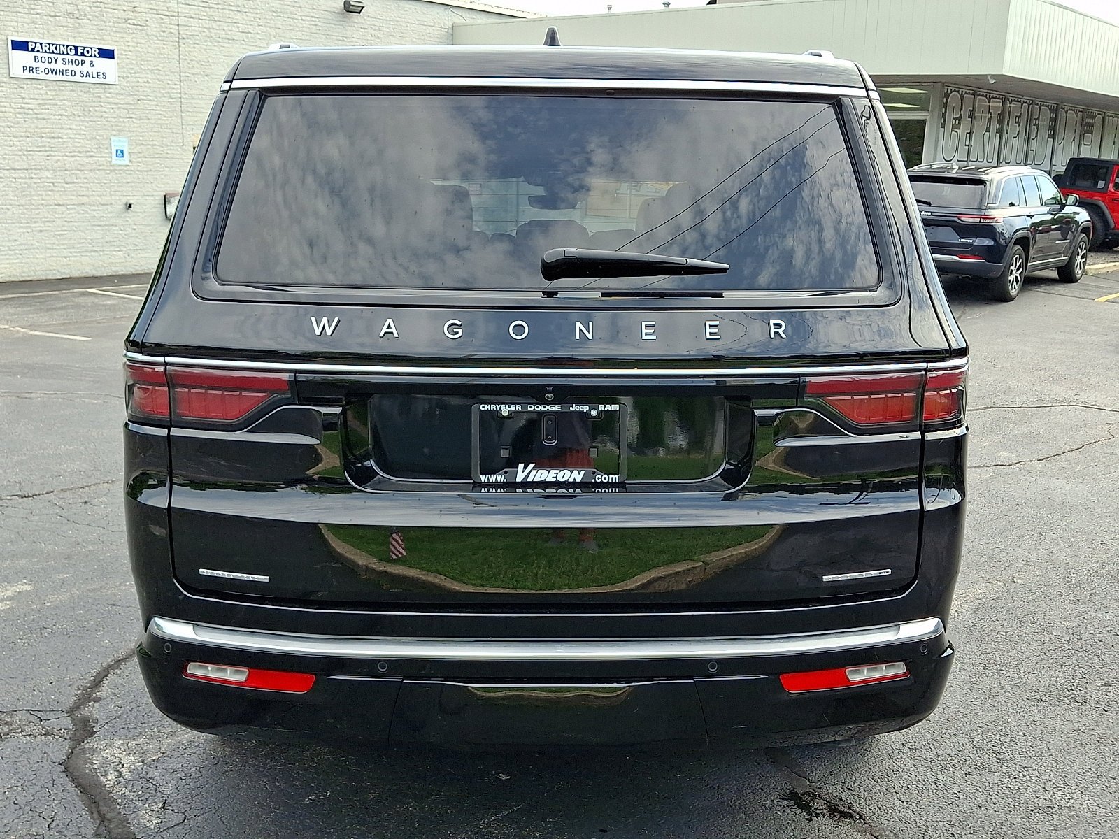 Certified Used 2023 Diamond Black Crystal Pearlcoat Jeep Series III image 5