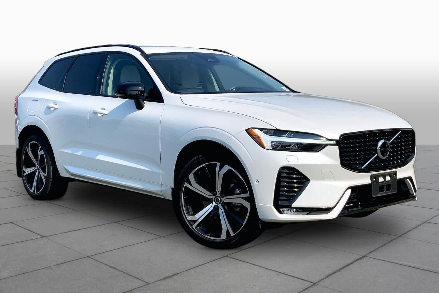 Used 2024 Crystal White Metallic Volvo Ultimate Dark Theme image 3