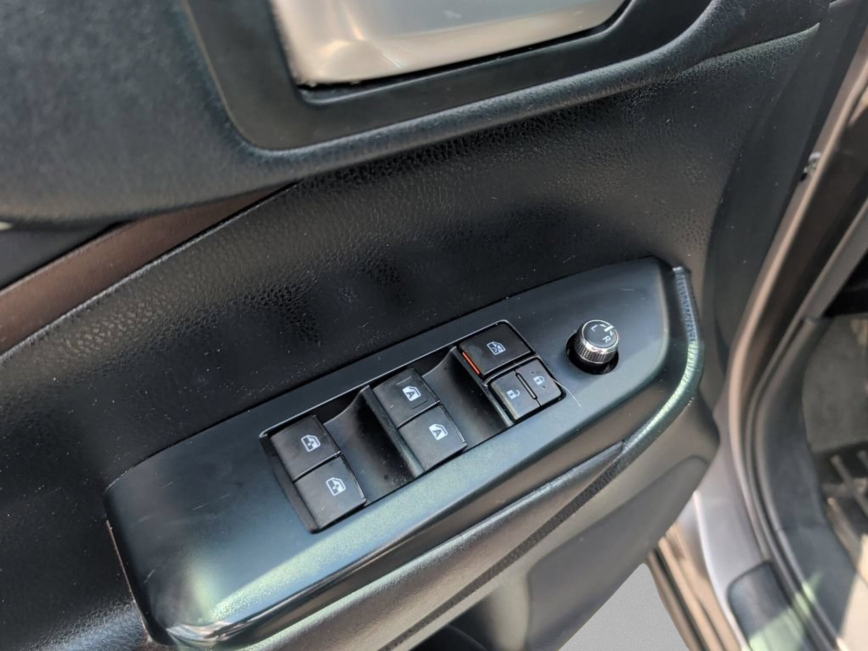 Used 2016 Predawn Gray Mica Toyota XLE image 15