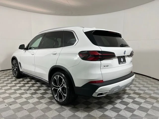 New 2026 Alpine White BMW xDrive40i image 5