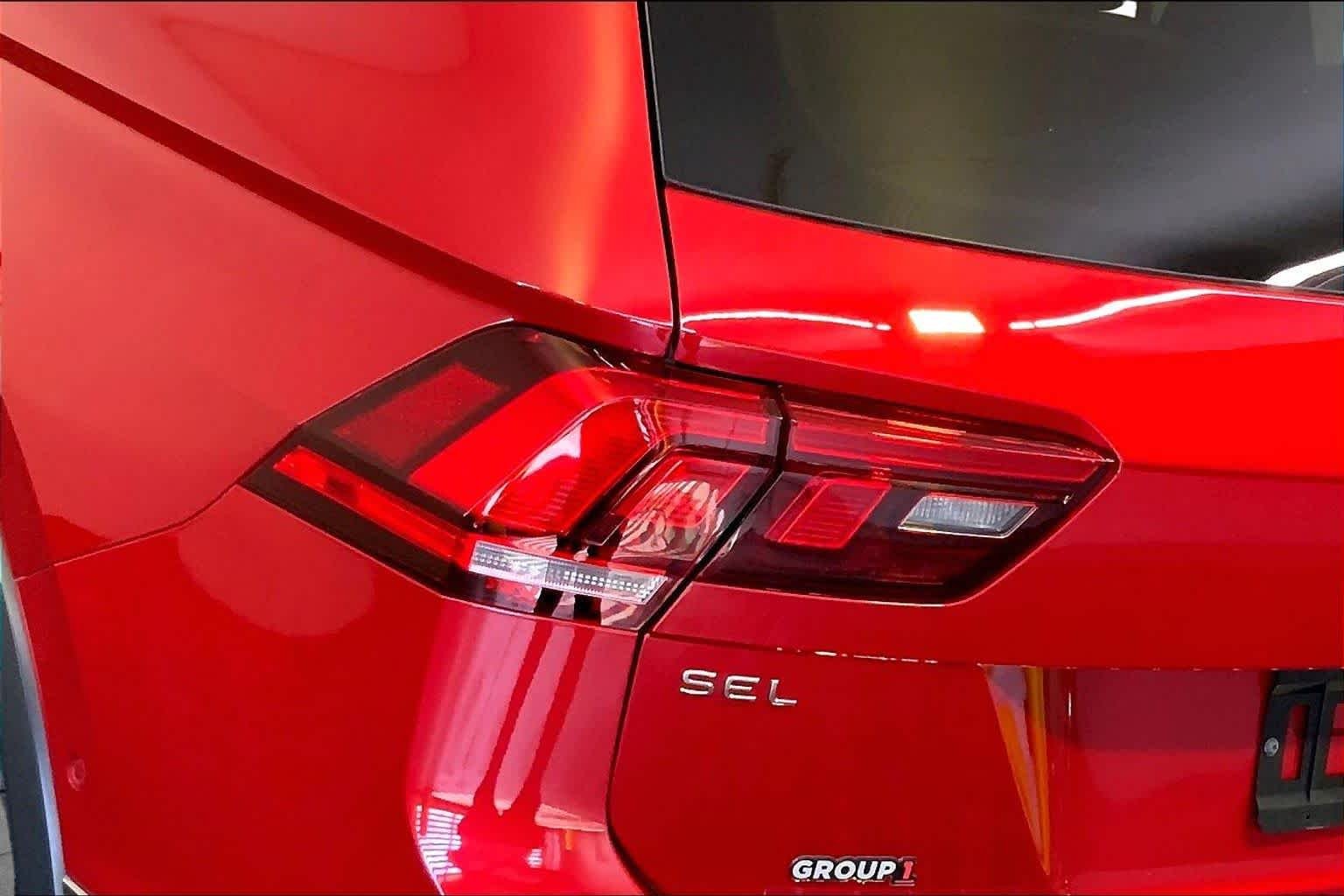 Used 2024 Kings Red Metallic Volkswagen SEL R-Line image 28