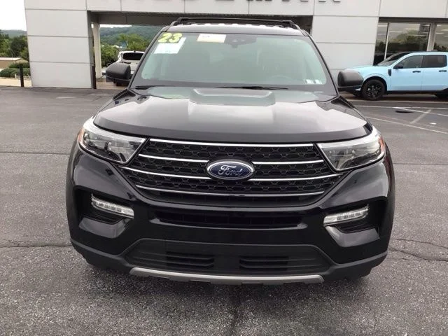 Certified Used 2023 Agate Black Metallic Ford XLT image 3