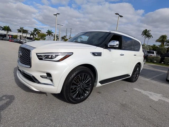 Used 2024 White INFINITI Sensory image 3