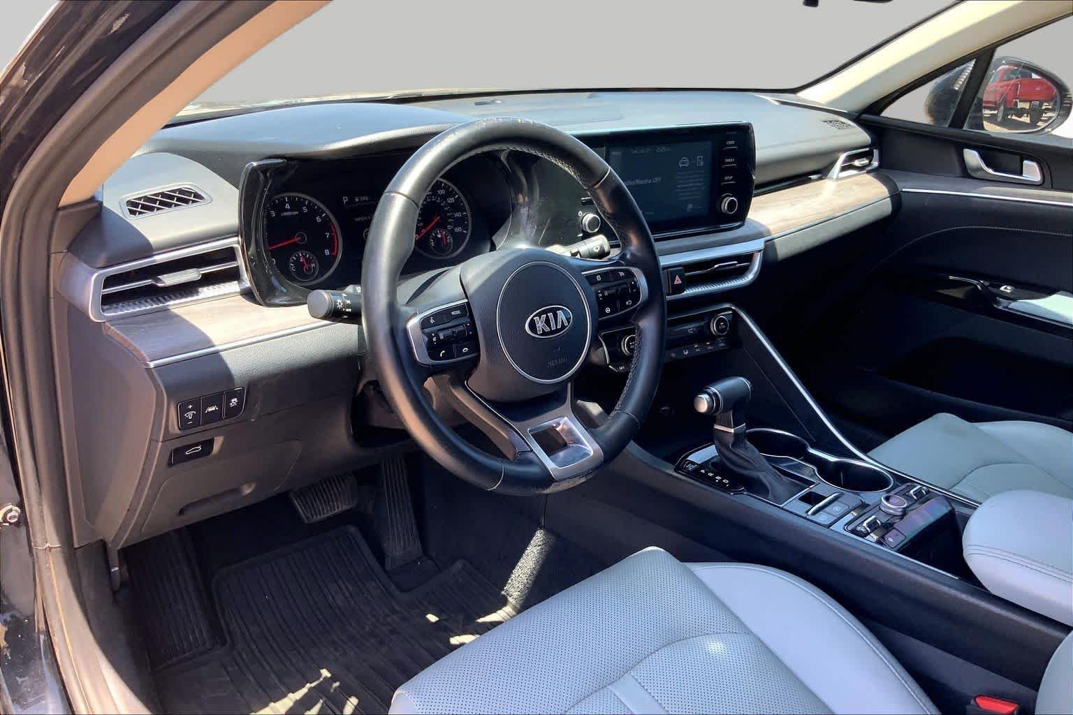 Used 2021 Ebony Black Kia EX image 18