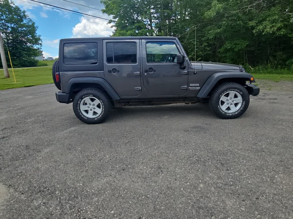 Used 2018 Granite Crystal Metallic Clearcoat Jeep Sport S image 7