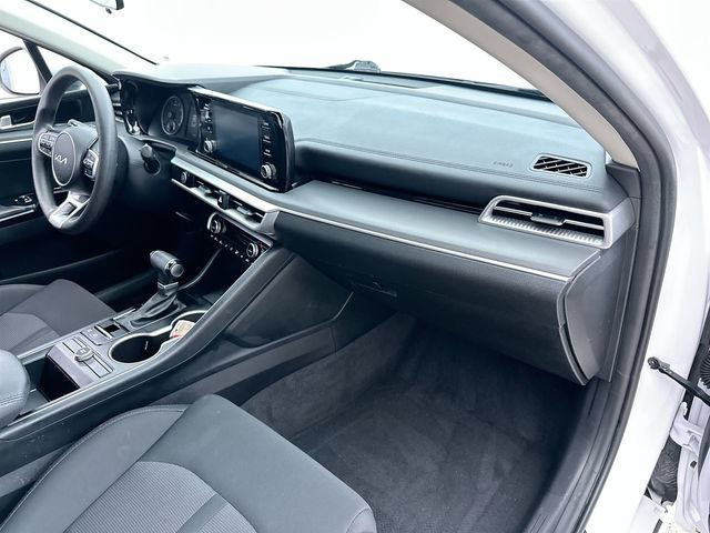 2023 Kia K5 LXS - Photo 13