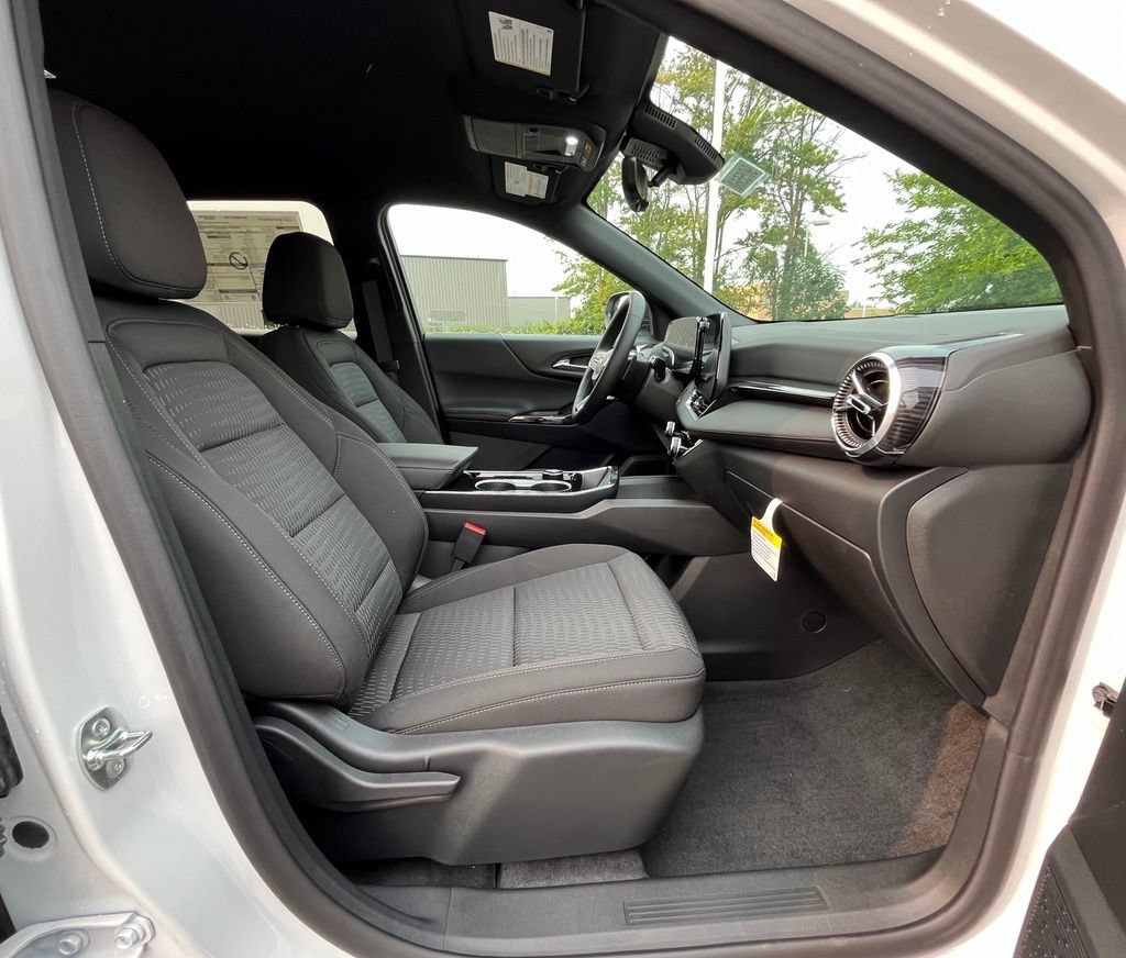 2027 Chevrolet Equinox LT - Photo 19