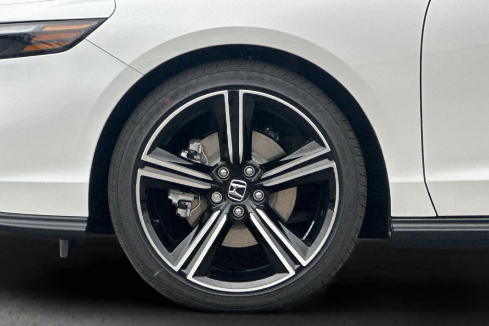 New 2026 Platinum White Pearl Honda Sport image 30