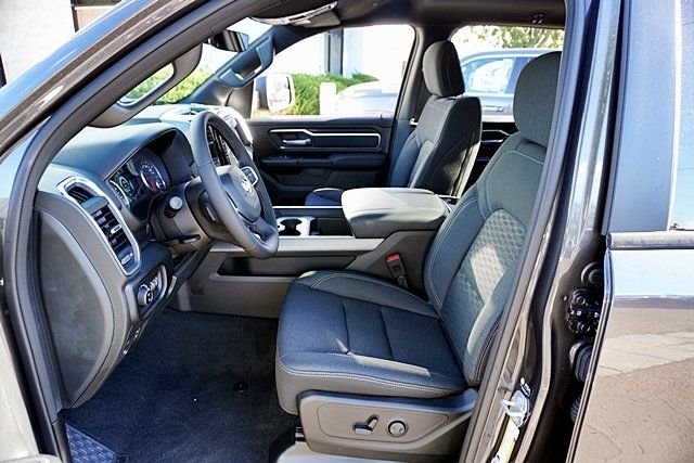 New 2026 Granite Crystal Metallic Clear-Coat Exterior Paint RAM Big Horn Sport Appearance Edition image 21