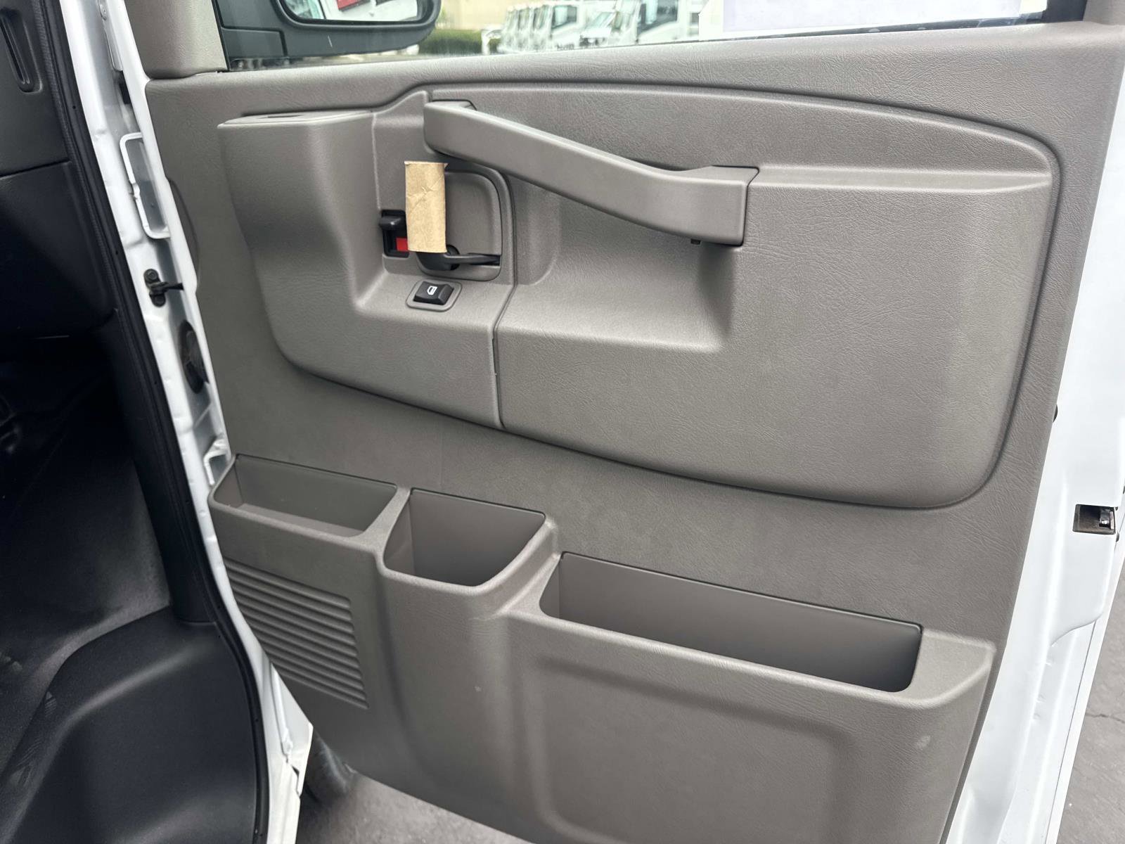 2025 GMC Savana Cargo Work Van - Photo 26