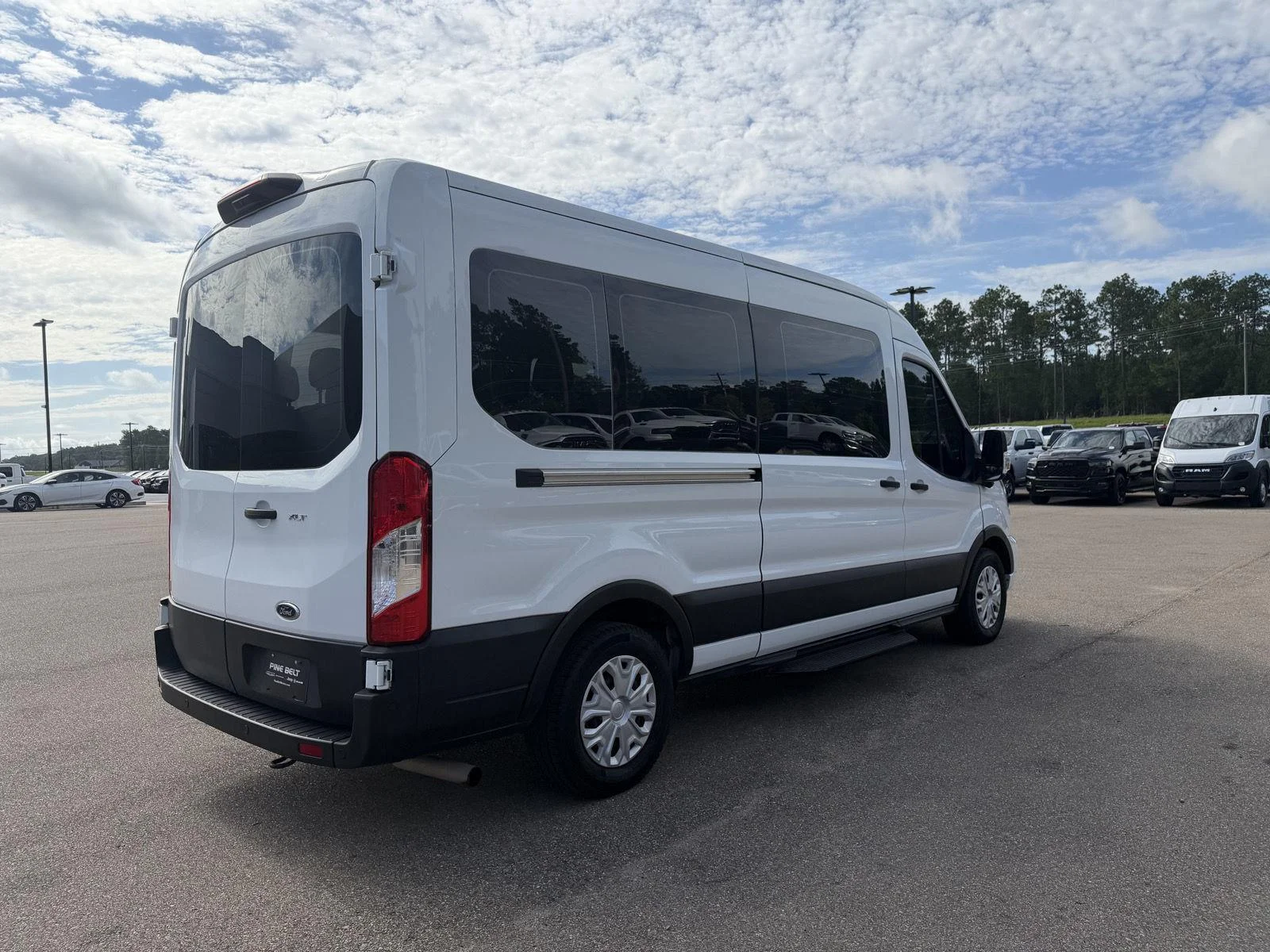 Used 2023 Oxford White Ford 350 XLT image 6