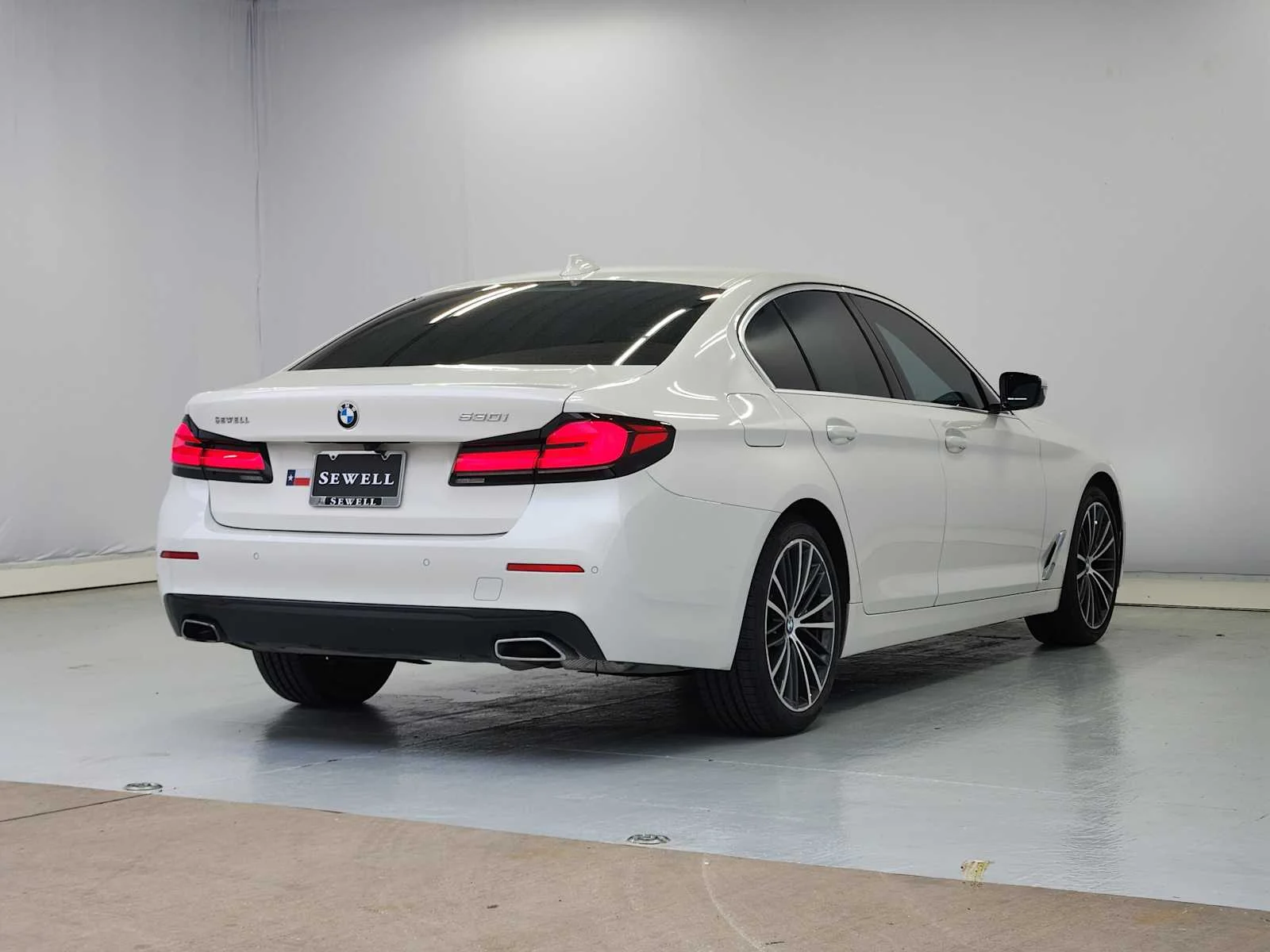 Certified Used 2023 Mineral White Metallic BMW 530i image 4