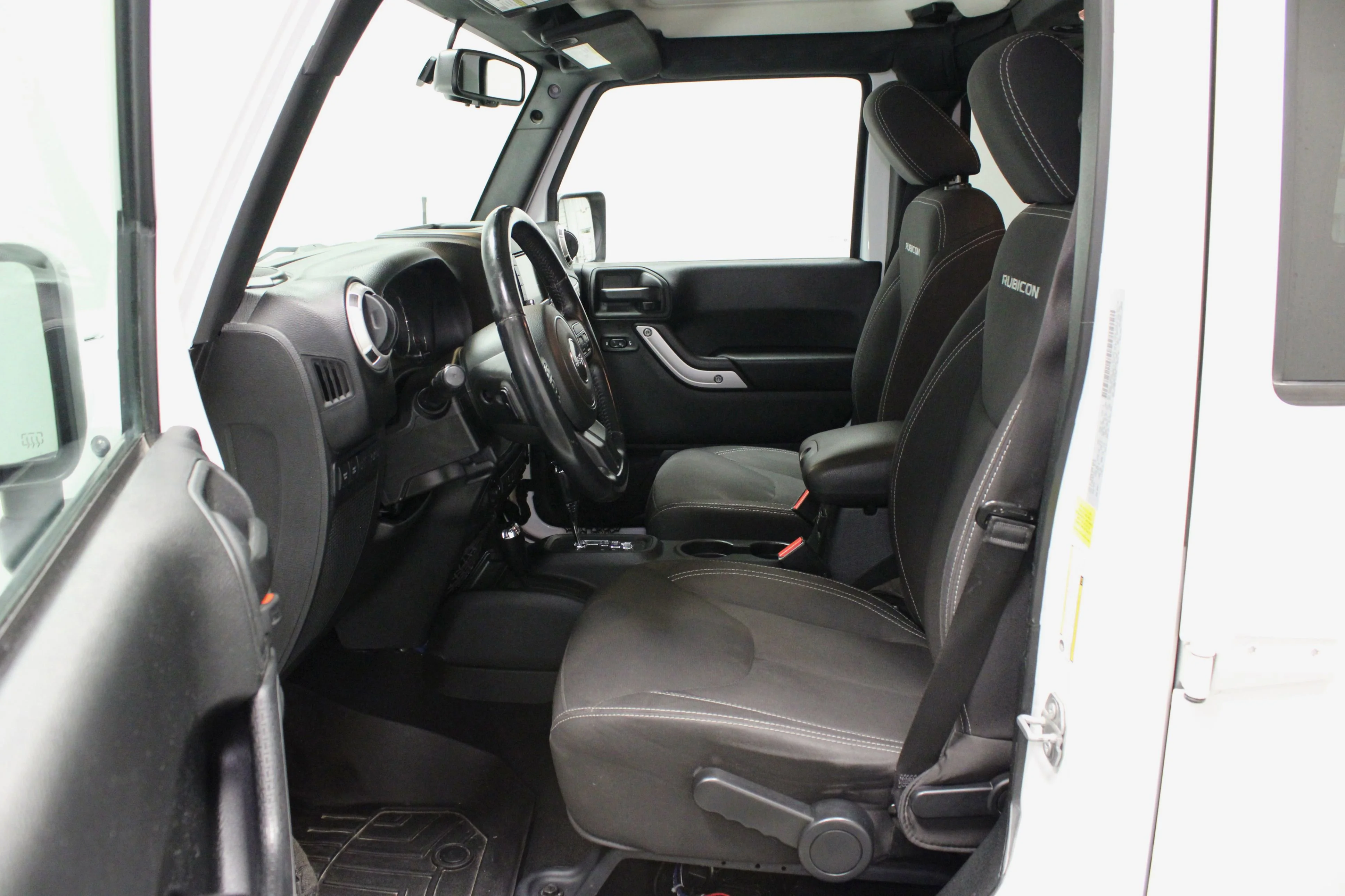 Used 2016 Bright White Clearcoat Jeep Rubicon image 12
