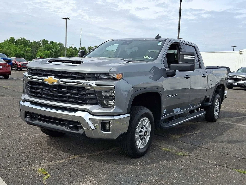Used 2025 Sterling Gray Metallic Chevrolet LT image 5