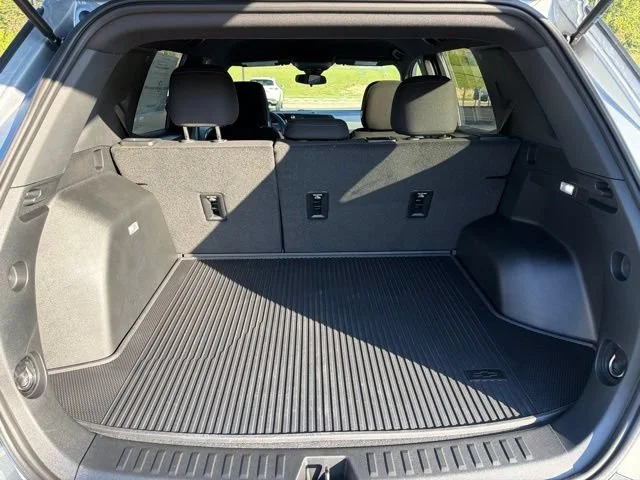 New 2027 Sterling Gray Metallic Chevrolet LT image 18