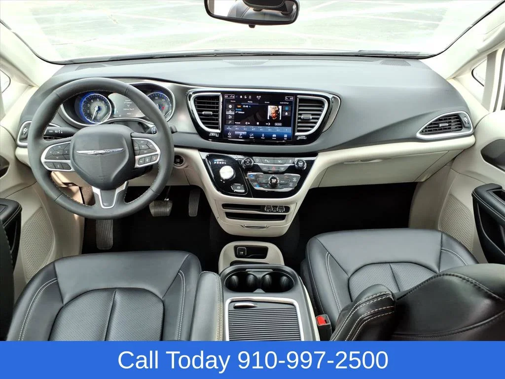 Used 2024 White Chrysler Touring L image 28