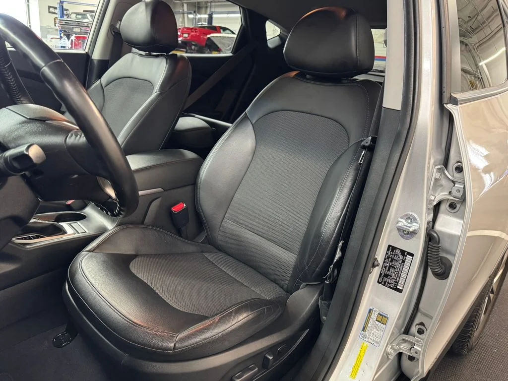 Used 2014 Silver Hyundai SE image 18