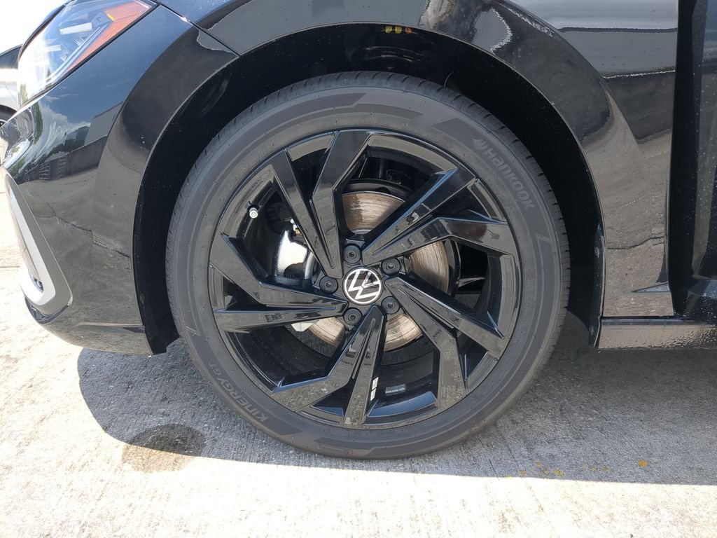 New 2026 Black Volkswagen 1.5T SE image 30