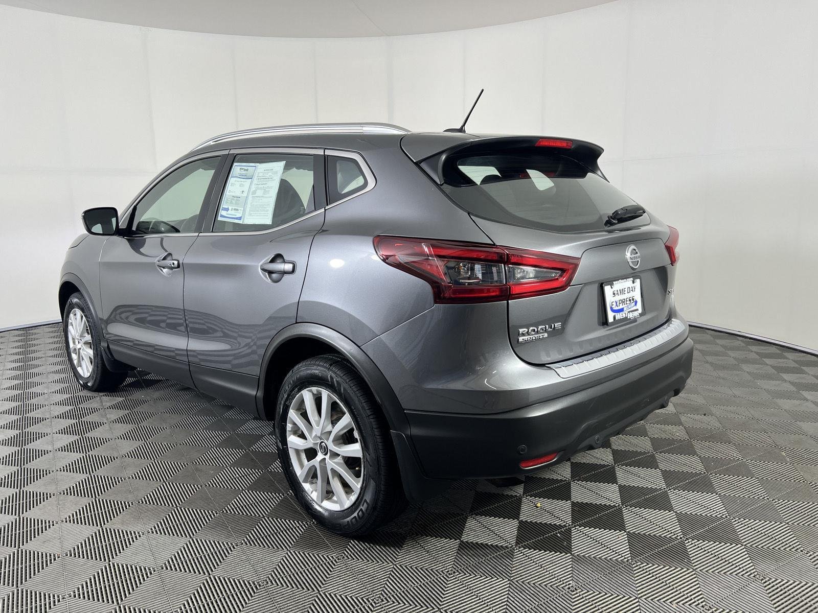 Used 2022 Gun Metallic Nissan SV image 5