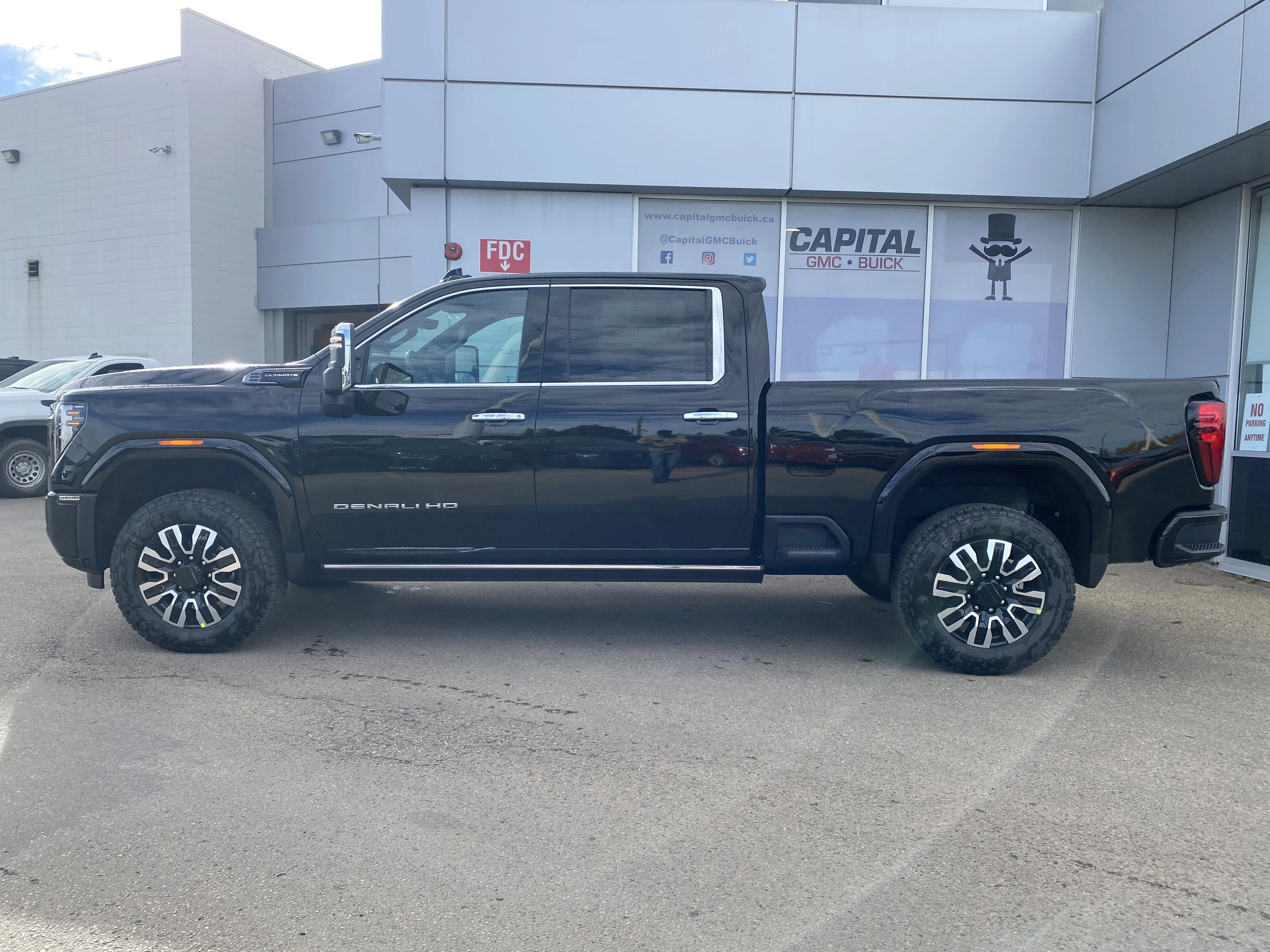New 2026 ONYX BLACK GMC Denali Ultimate image 3