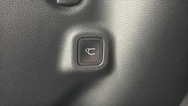 Used 2018 White Clearcoat Jeep Limited image 28