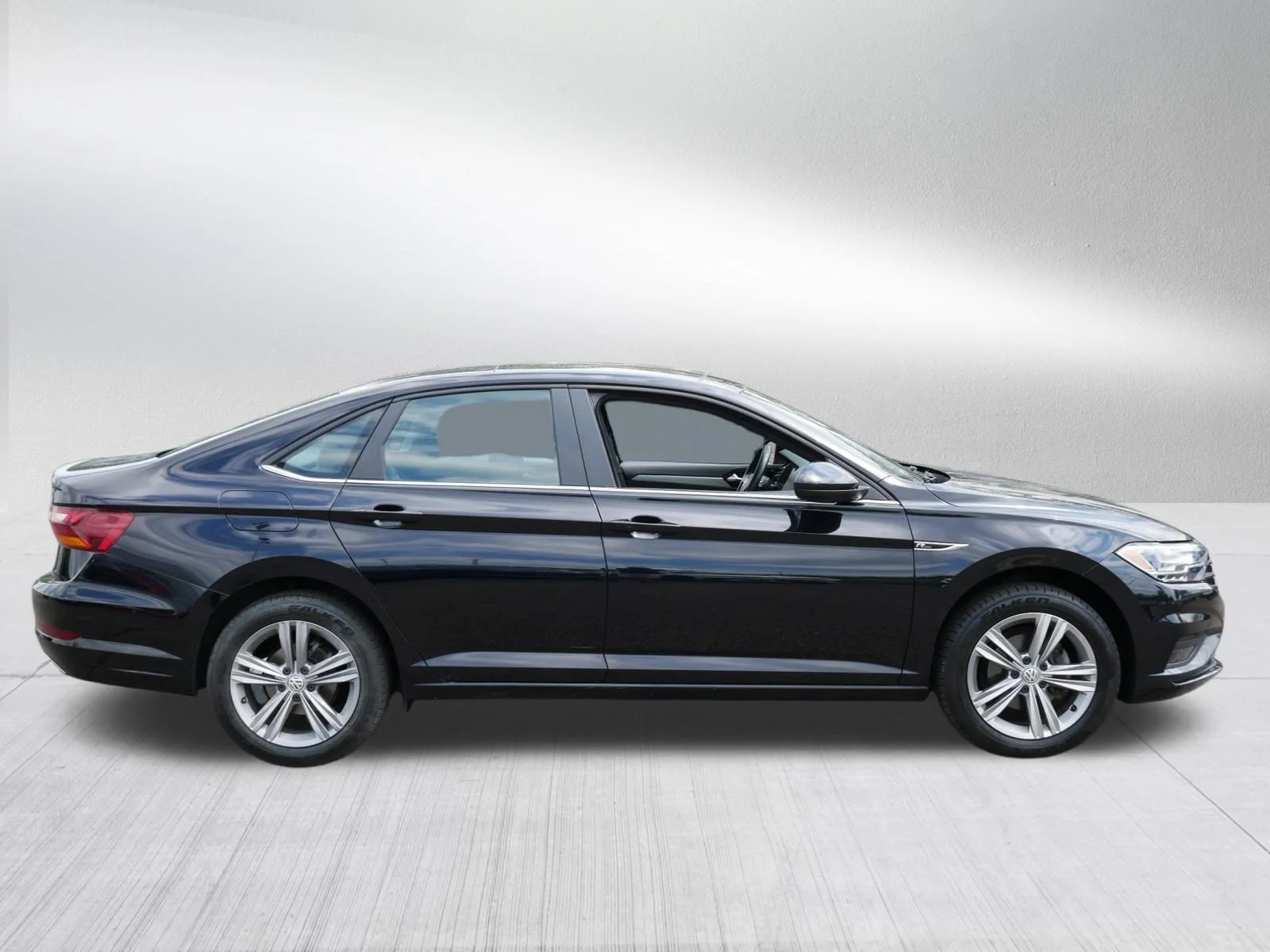 Used 2019 Deep Black Pearl Volkswagen R-Line image 8