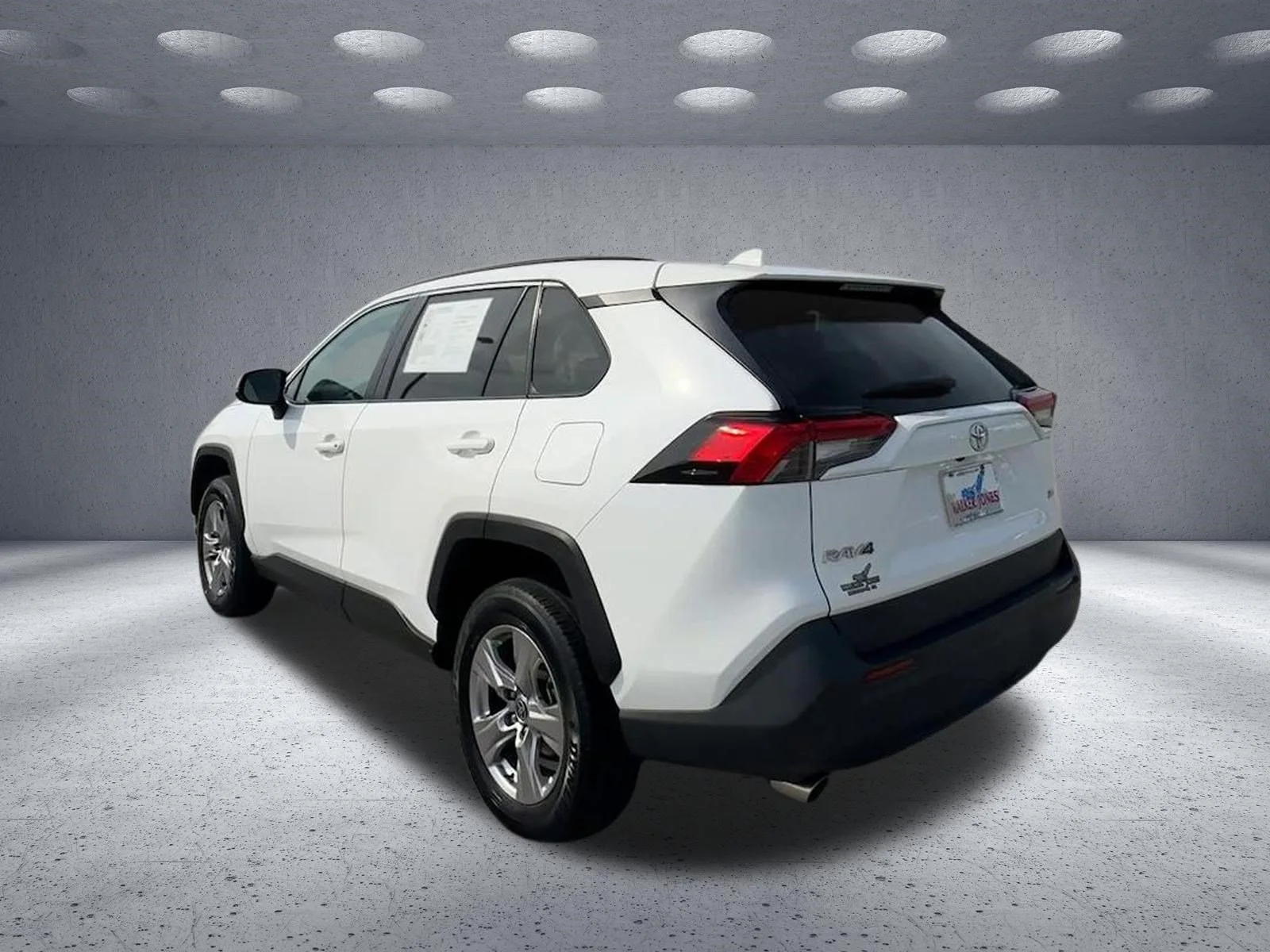 Used 2023 Ice Cap Toyota XLE image 5