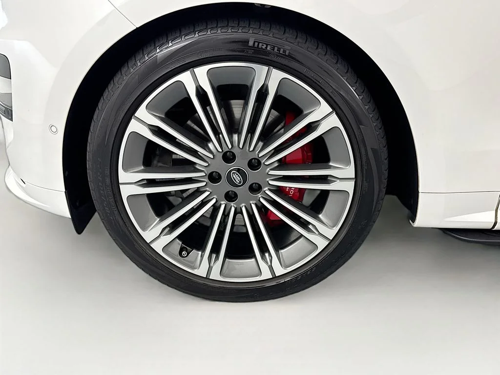 Used 2024 White Land Rover Dynamic SE image 32