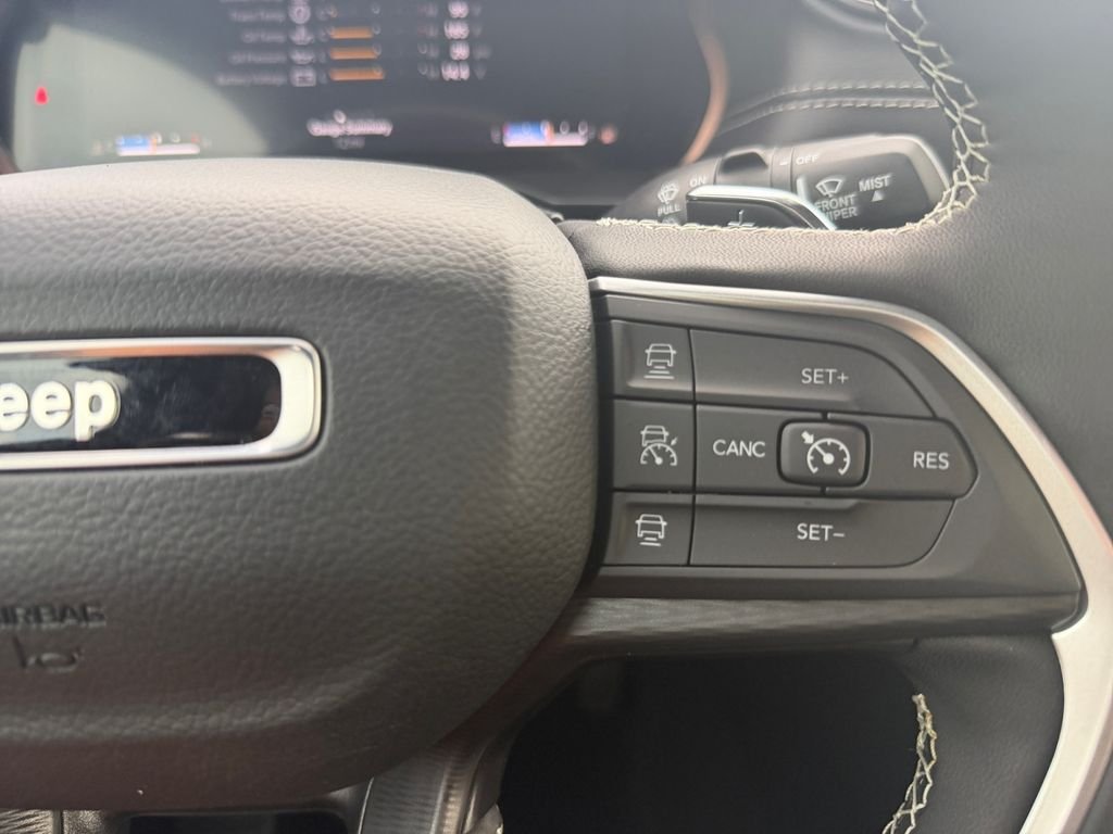 New 2026 Silver Zynith Exterior Paint Jeep Laredo image 25