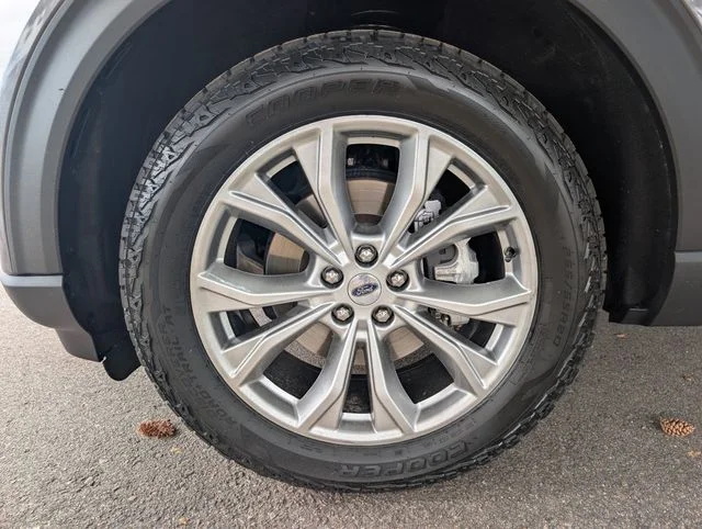 Used 2023 Gray Metallic Ford XLT image 7