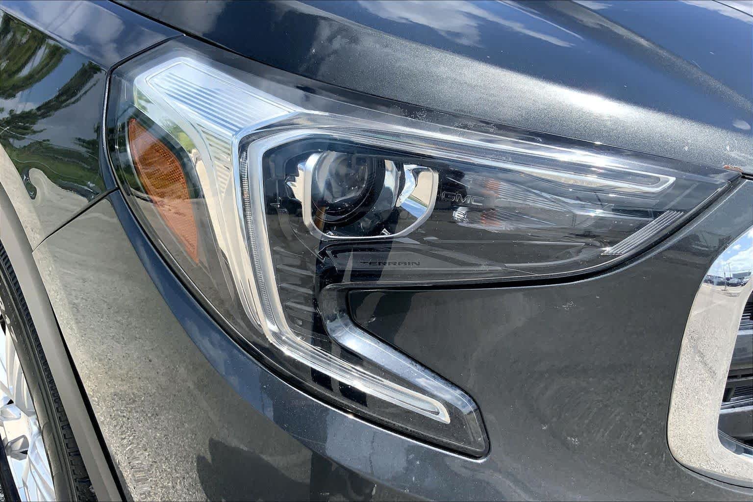 Used 2018 Graphite Gray Metallic GMC SLE image 27