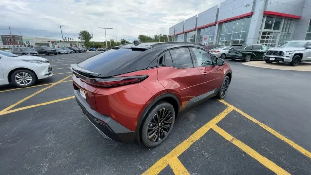 2026 Toyota C-HR XSE - Photo 2