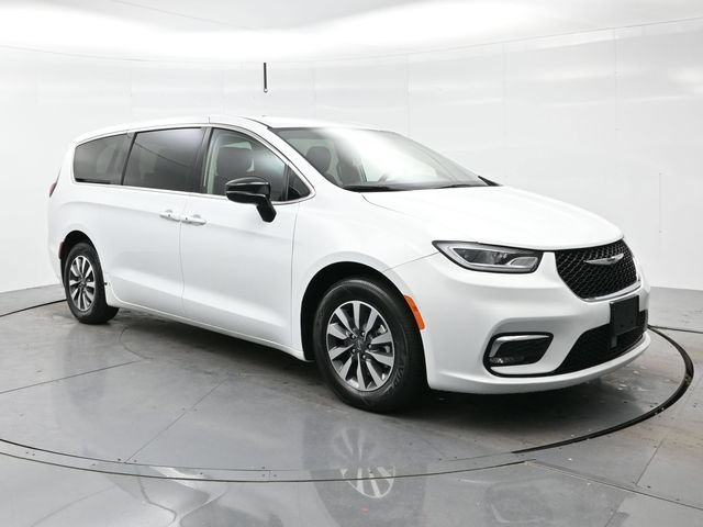 2024 Chrysler Pacifica PHEV Select
