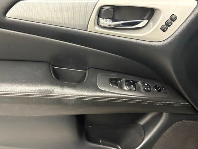 Used 2020 Gray Nissan SL image 15