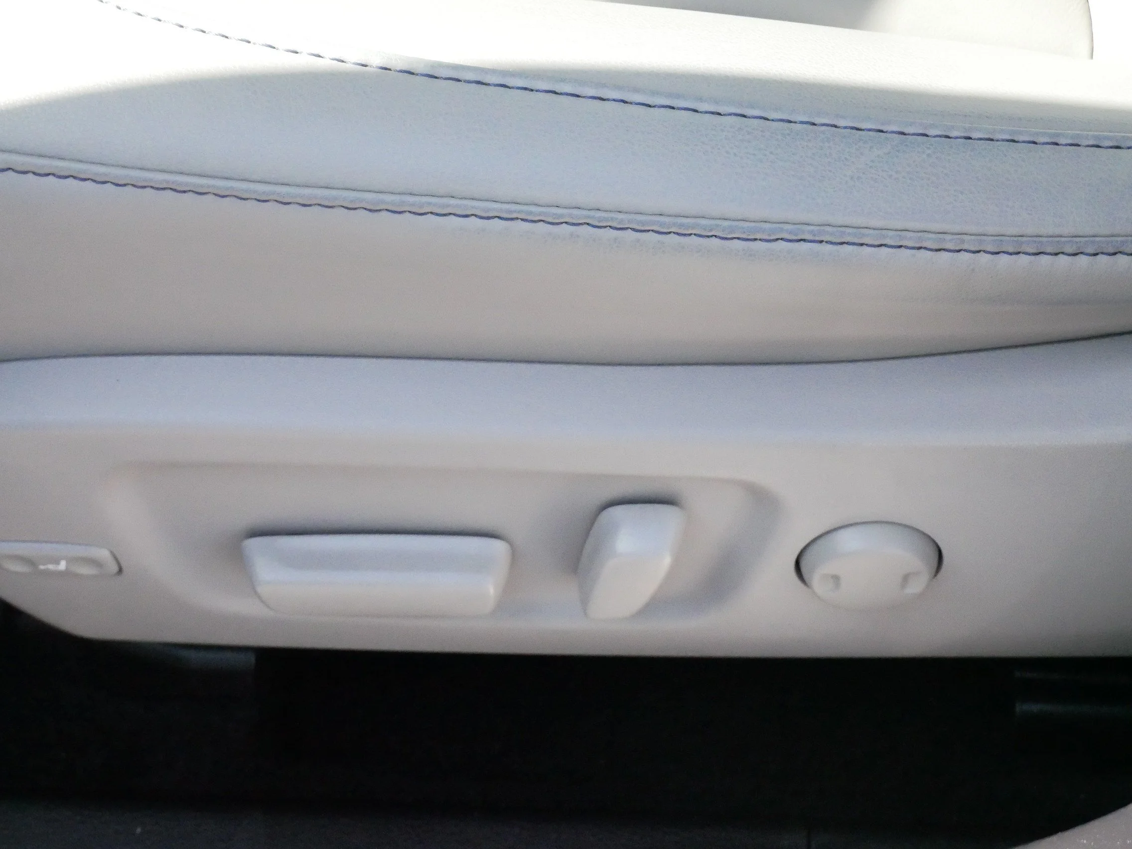 Used 2019 Celestial Silver Metallic Toyota XLE image 20