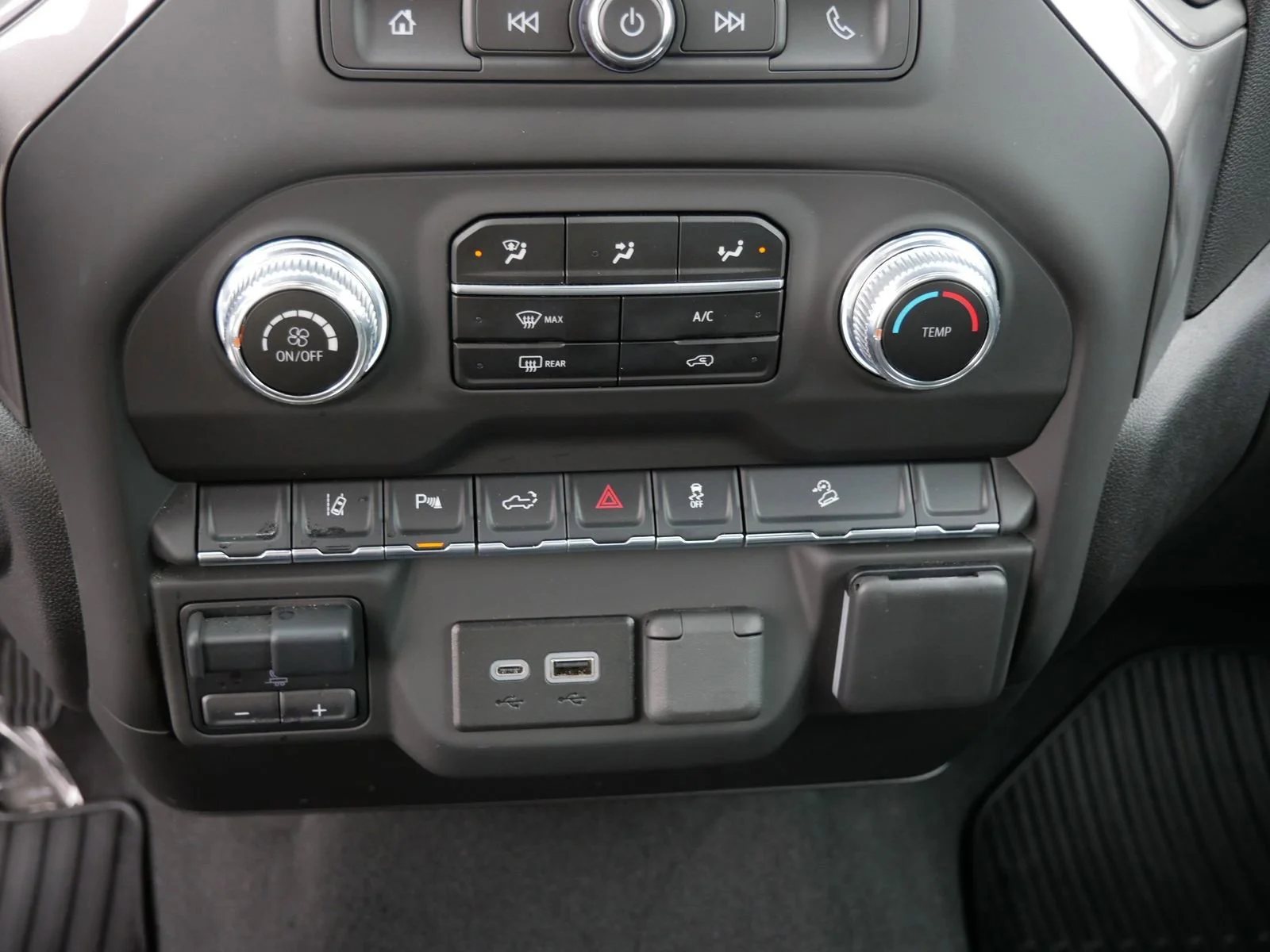 2025 GMC Sierra 3500HD Pro - Photo 17