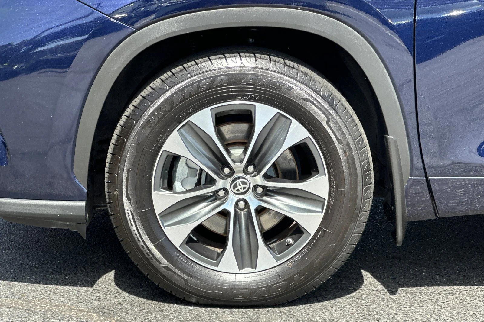 Used 2021  Toyota XLE image 12