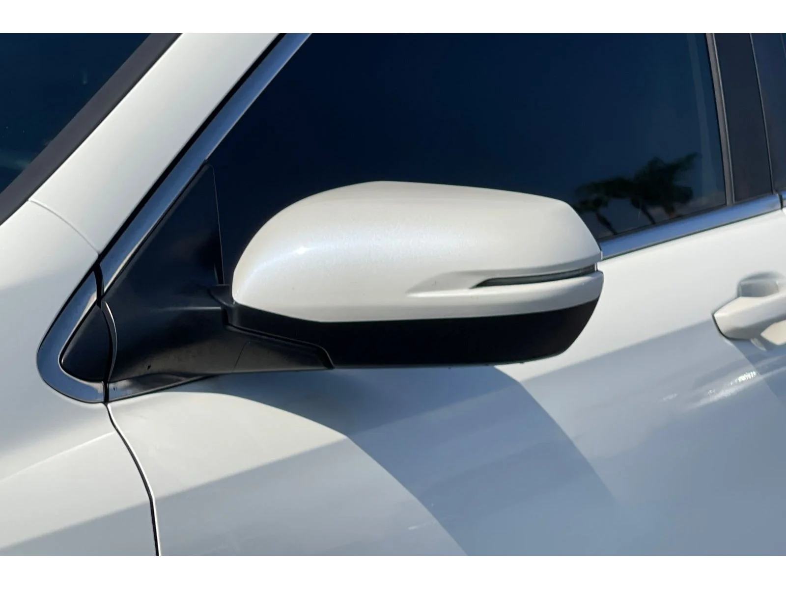 Used 2018 White Diamond Pearl Honda EX-L image 12